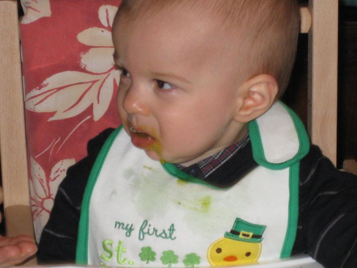 introducing solid foods : baby refuses, persevere, introduction of vegetables, fruits. annoyedmama.com